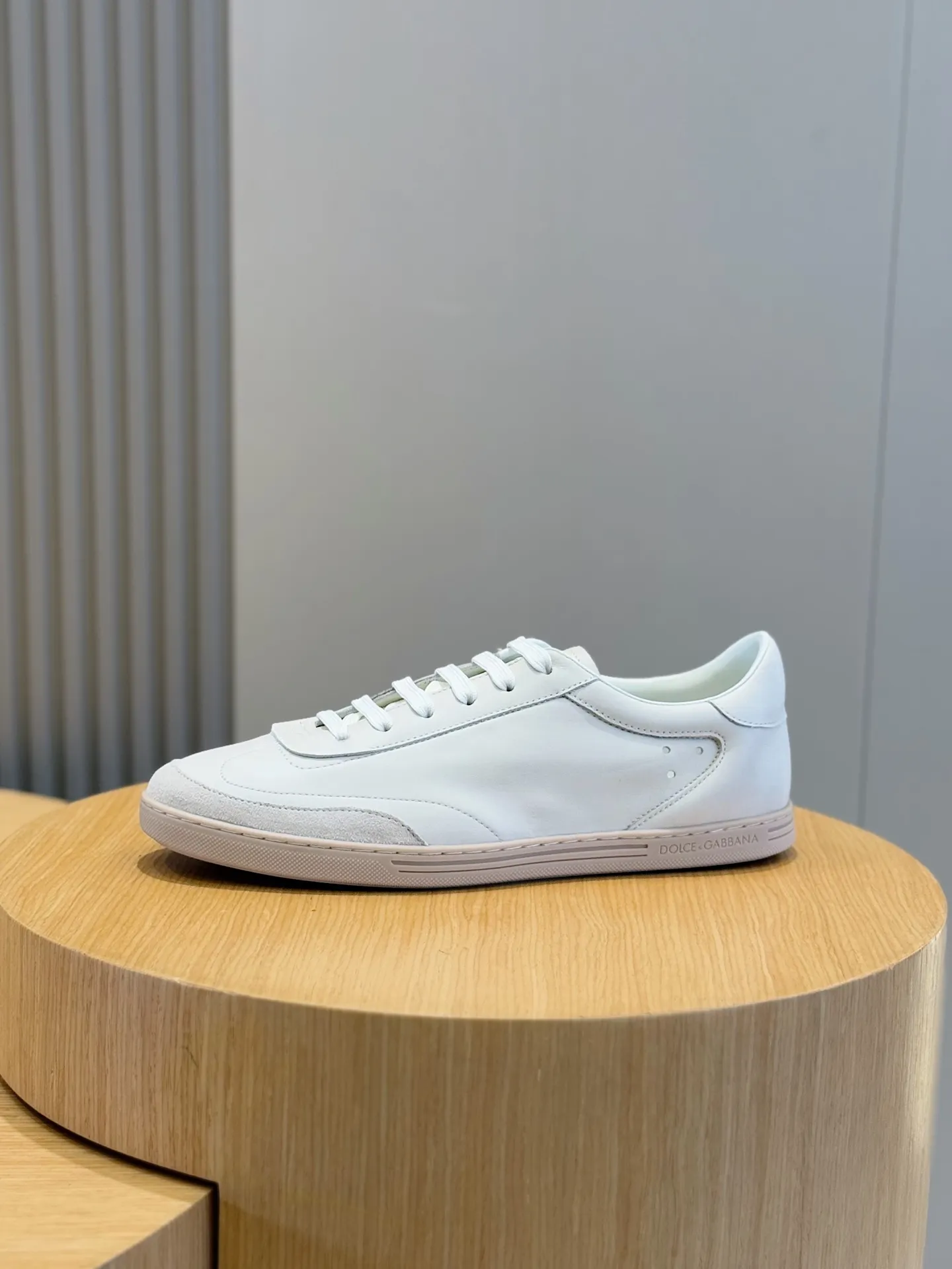 Men's Men's Shoes💰400 [New Style]🐏🐏DG men's calfskin sneakers Portofino Yacht shoes, simple and versatile design, unique saddle leather soles. The Dolce &G logo rear wing is the icing on the cake. Imported cowhide + rubber outsole Size: 39-44 (customized at 38.45)